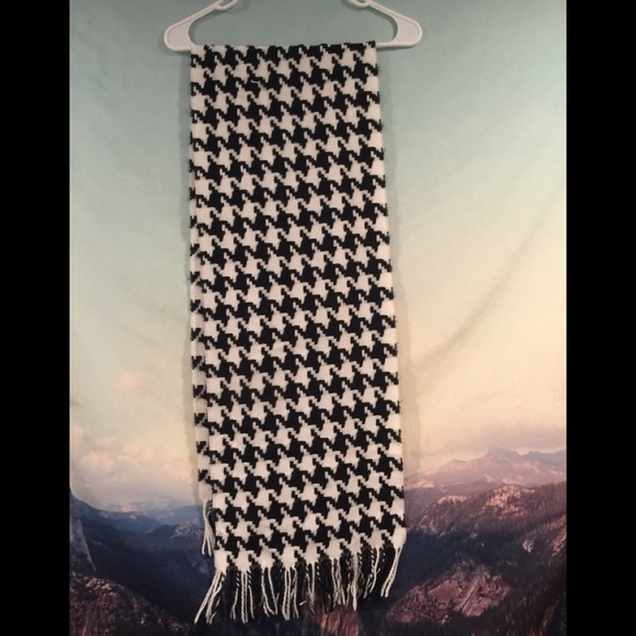 Houndstooth scarf - Picture 1 of 3